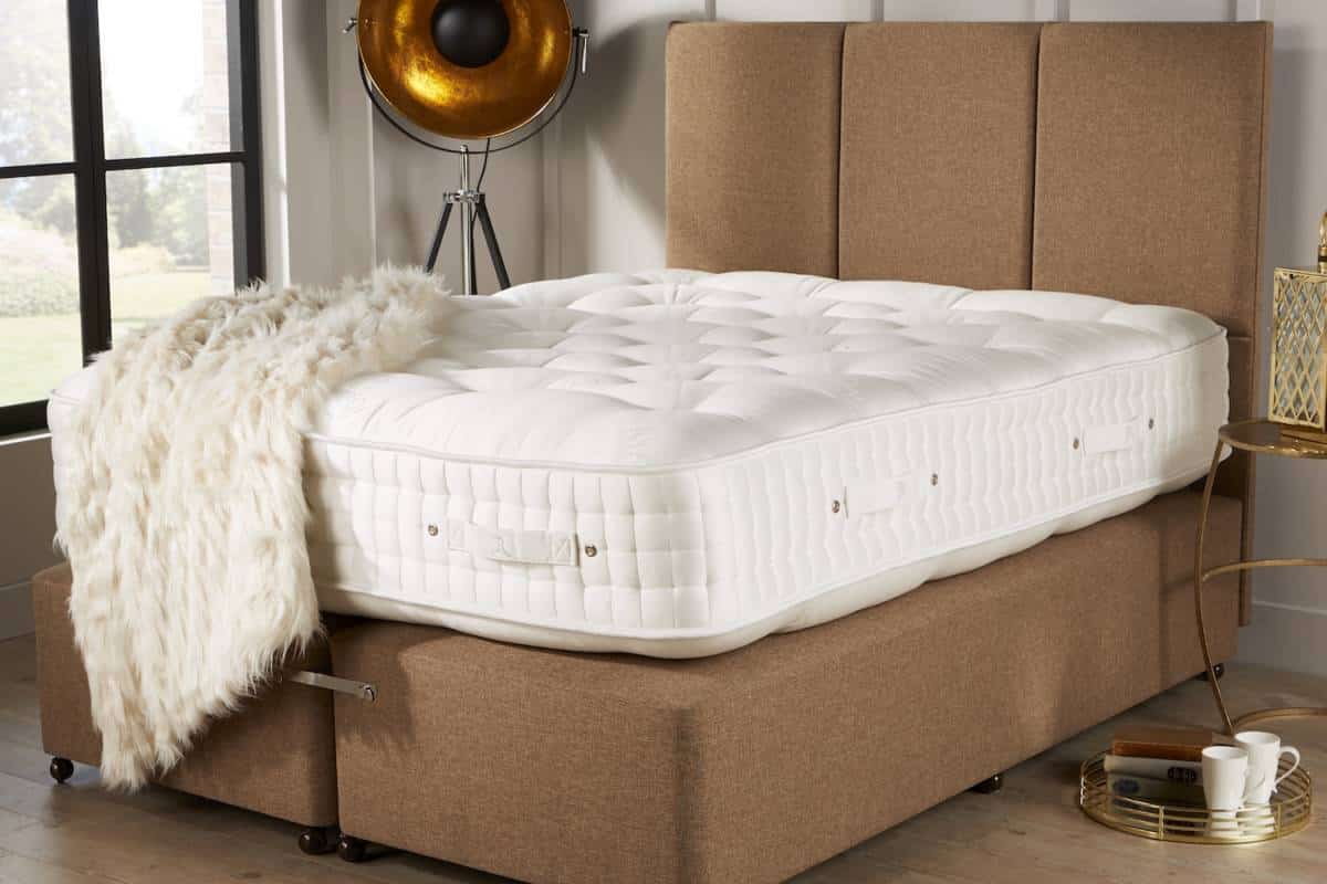 Spring Mattress in Pakistan; Coils Materials Well Ventilated Bonnell Pocket Offset Type