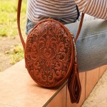 The Price of Bulk Purchase of Women's Leather Handbags Online is Cheap and Reasonable