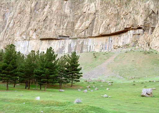 A challenging question: Should one first fall in love with trade and then achieve financial success or should one achieve financial success first and then fall in love with trade?