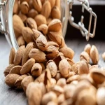 The price of bulk purchase of fresh raw almonds is cheap and reasonable