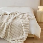 The price of bulk purchase of plush blanket for bed is cheap and reasonable