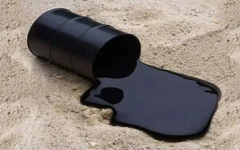 The price of bulk purchase of liquid bitumen for flat roofs is cheap and reasonable