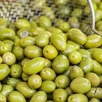 The price of bulk purchase of olives green fresh is cheap and reasonable