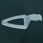 disposable cake knife with complete explanations and familiarization