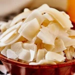 The price of bulk purchase of dried coconut pieces is cheap and reasonable
