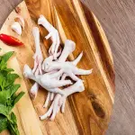 Chicken feet raw with complete explanations and familiarization