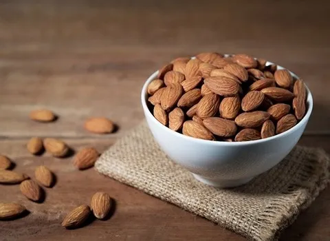 Buy the latest types of Mamra almonds 1 kg