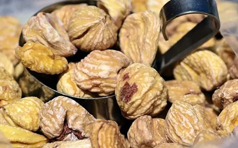 Dried fig allergy symptoms digestion reactions and effects on the body
