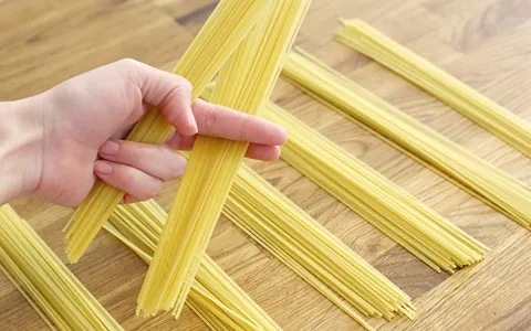 Introduction of penne pasta types + purchase price of the day
