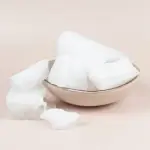 The price of bulk purchase of 100 pure paraffin wax is cheap and reasonable