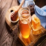 Natural thyme honey with complete explanations and familiarization