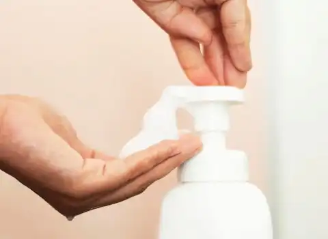 مایع دستشویی مناسب اگزما؛ فومی کرمی مرطوب کننده pH پایین