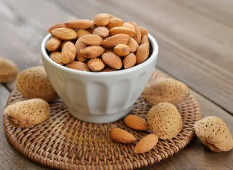 بادام درختی روز (خشکبار) پوست کاغذی منقا دارای آنتی اکسیدان