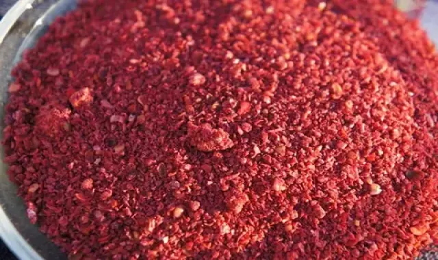 سماق درجه یک؛ قرمز قهوه ای ترش مزه حاوی پتاسیم ویتامین C