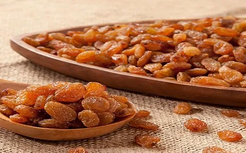 کشمش پلویی در تهران؛ انگور بیدانه درمان کم خونی رنگ قهوه ای روشن