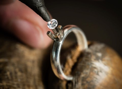 لیست قیمت انگشتر زنانه نگین دار ۱۴۰۱