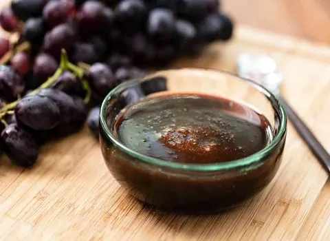 شیره انگور کرمان؛ تقویت حافظه درمان کبد چرب ویتامین (A B C)