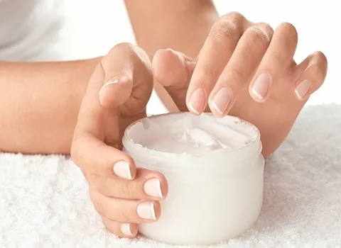 کرم آبرسان ضد آکنه؛ زیباسازی پوست مناسب پوست عصاره گیاهان طبیعی cream