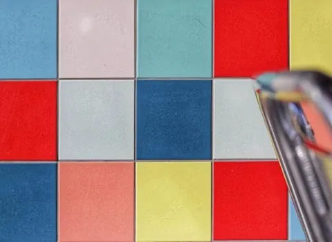 کاشی رنگی (سرامیک) دیواری سالنی کف مقاوم مقابل ضربه