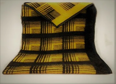 پتوی مینک تبریز؛ قرمز آبی قهوه ای سبز جنس آکریلیک سطح براق