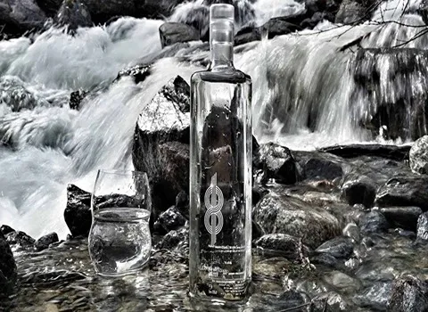 قیمت آب معدنی شیشه ای + مشخصات بسته بندی عمده و ارزان