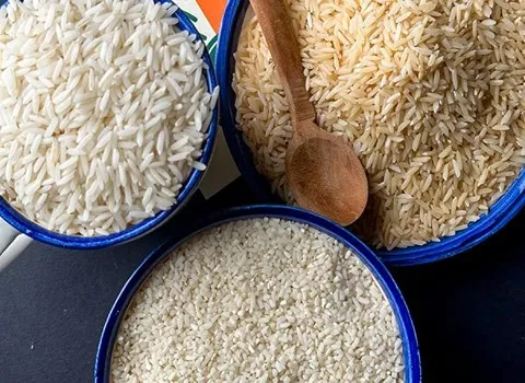 برنج دودی هاشمی؛ قد بلند کشیده سفید رنگ طعم بوی عالی