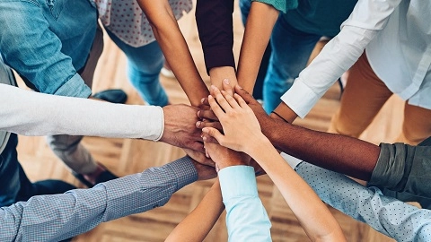 تهران، اصفهان، قائمشهر، بندرعباس، قم و مشهد برنامه های حضوری - ۶ مرداد