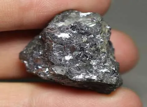 سنگ آهن سنگان بورس؛ حاوی عناصر کربن مس ساخت تجهیزات ساختمانی