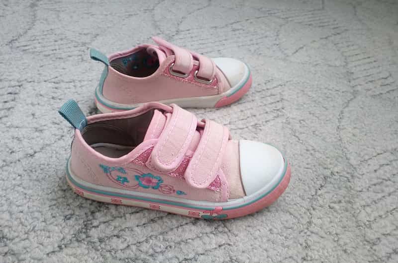 بهترین کفش چسبی بچه گانه + قیمت خرید عالی