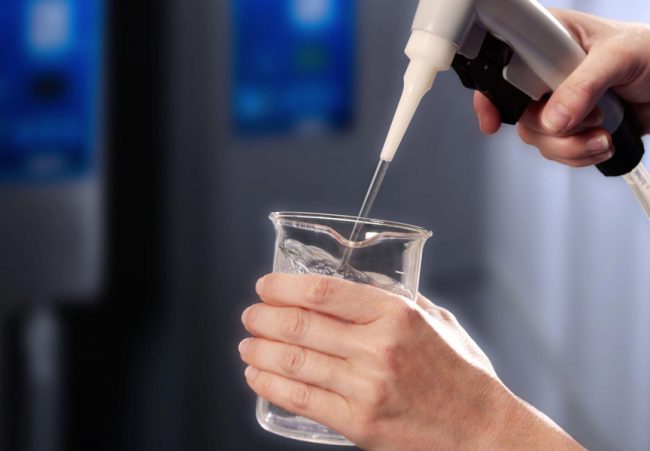 قیمت خرید آب مقطر دیونیزه + فروش در تجارت و صادرات