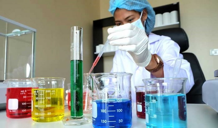 خرید خرید آب دیونیزه صنعتی + قیمت عالی با کیفیت تضمینی