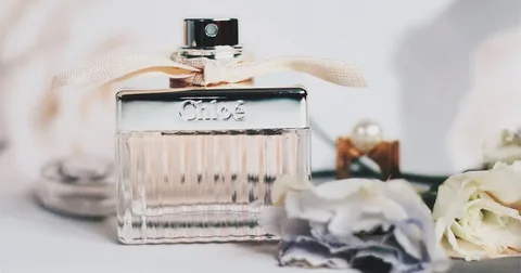 معرفی انواع عطر زنانه + بهترین قیمت خرید