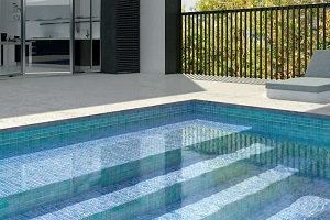 کاشی شیشه ای استخری + قیمت خرید، کاربرد، مصارف و خواص