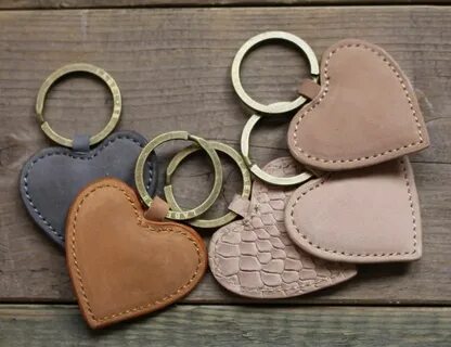 مقایسه قیمت خرید انواع جاسوئیچی چرم در دی ۱۴۰۱