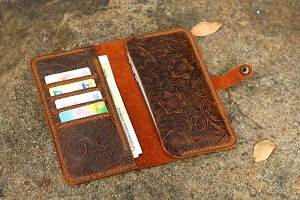 چگونه کیف چرم را تمیز کنیم