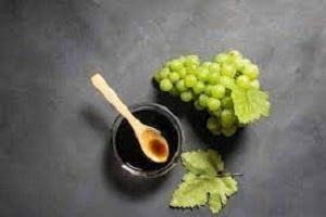 قیمت خرید شیره انگور زرد سنتی + خواص، معایب و مزایا