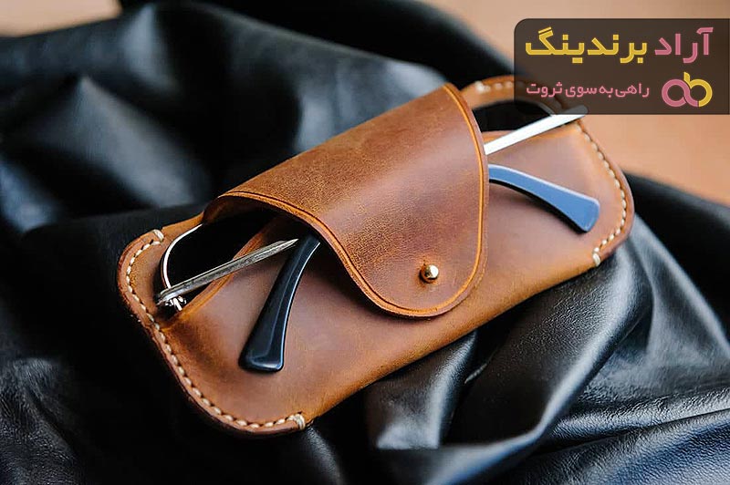مناسب ترین قیمت کیف چرم عینک در سال ۱۴۰۱