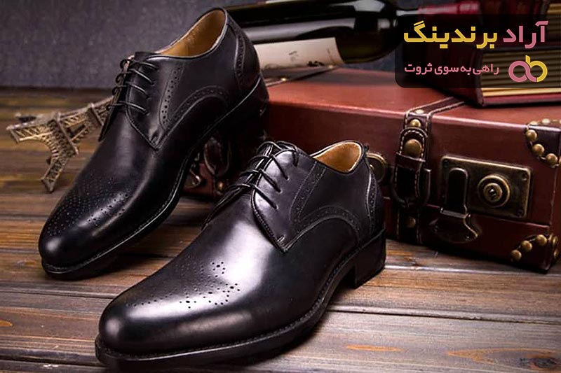 آیا آب کفش چرم را خراب میکند