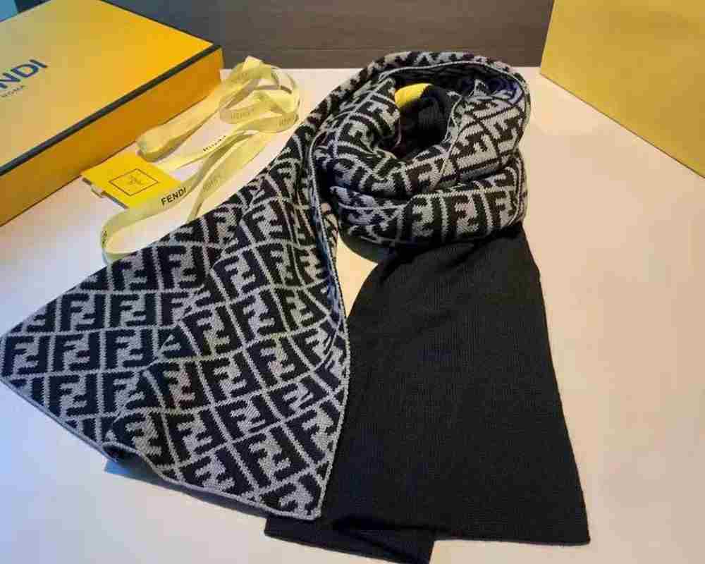 قیمت شال مارک فندی