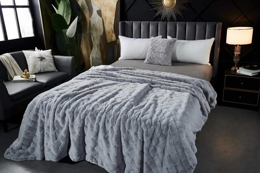 پتو گلبافت دونفره طرح گل برجسته، برند شادیلون + قیمت 1401