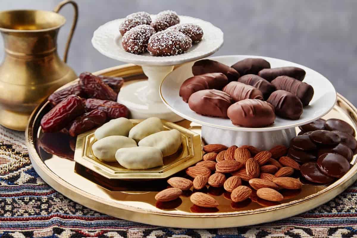 قیمت شکلات شونیز شیری