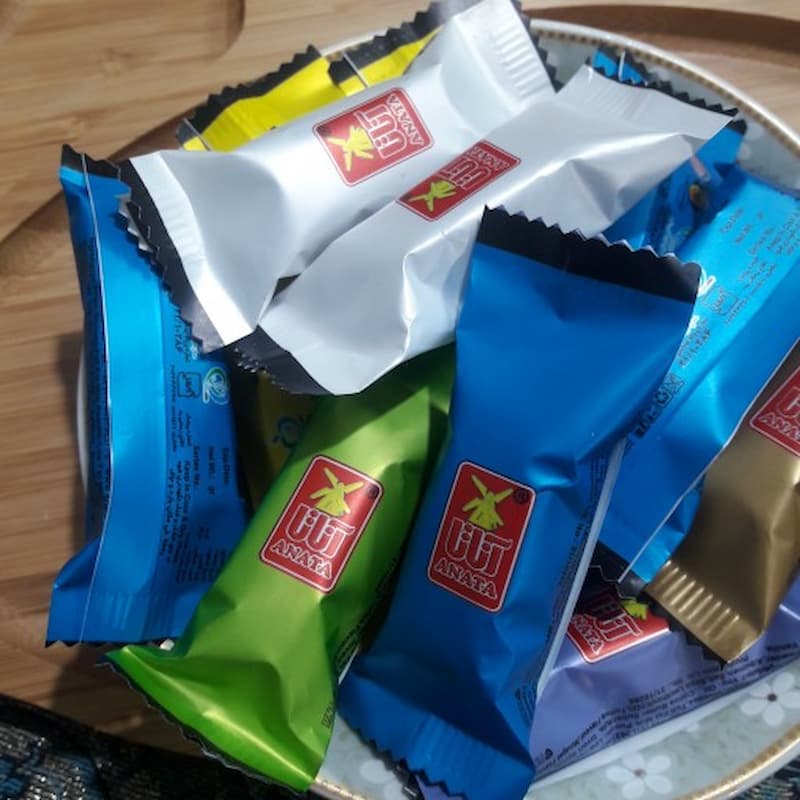 قیمت شکلات مغزدار آناتا