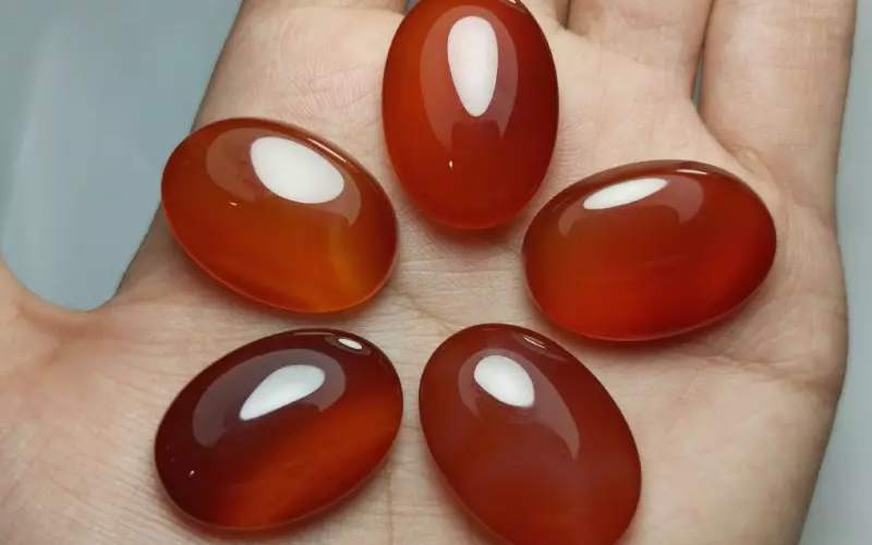 سنگ عقیق اصل قدیمی؛ رنگ (سرخ زرد سبز) تعادل انرژی بدن