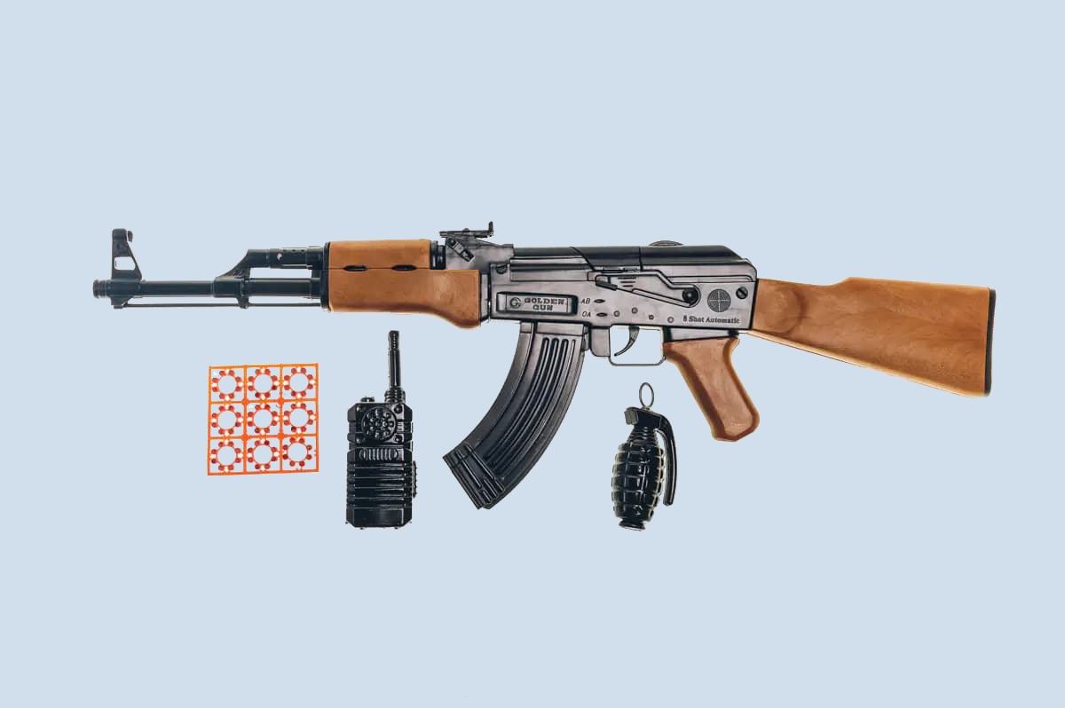 تفنگ اسباب بازی کلاشینکف ترقه ای؛ جنس پلاستیک فشرده مقاوم