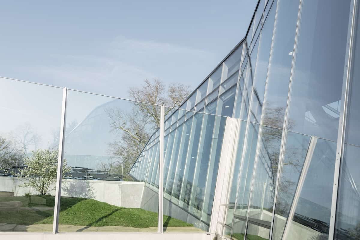 شیشه رفلکس بی رنگ؛ دو نوع (ساده سوپر) 30% خاصیت رفلکسی