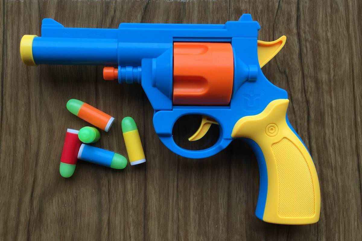 کلت اسباب بازی ساچمه ای فلزی؛ باتری خور لیزری 2 رنگ قرمز آبی