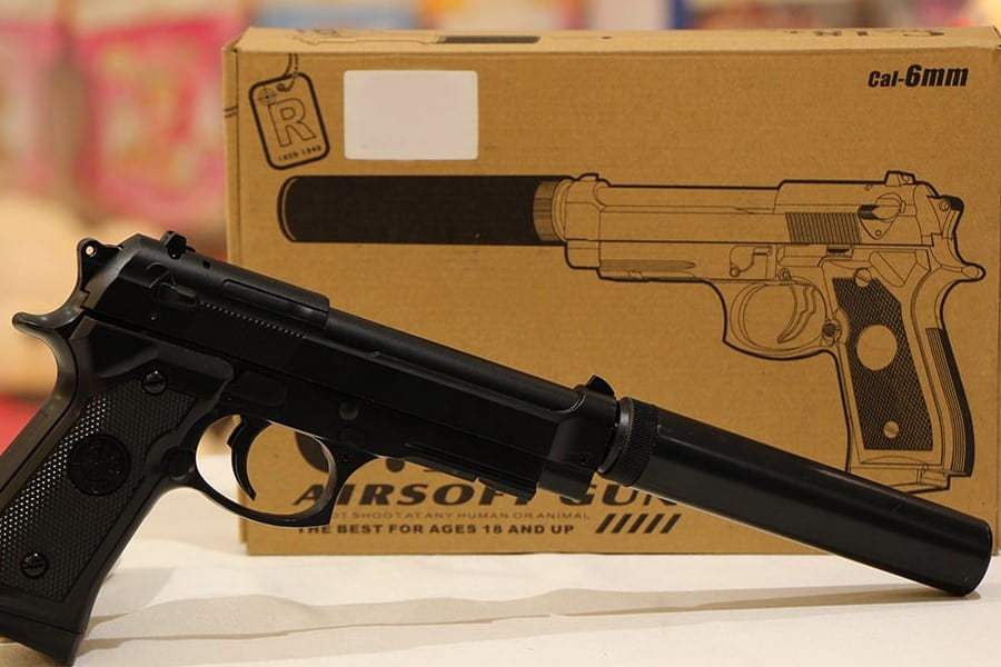 تفنگ اسباب بازی صدا خفه کن؛ ساچمه ای سبک 2 رنگ (آبی قرمز)