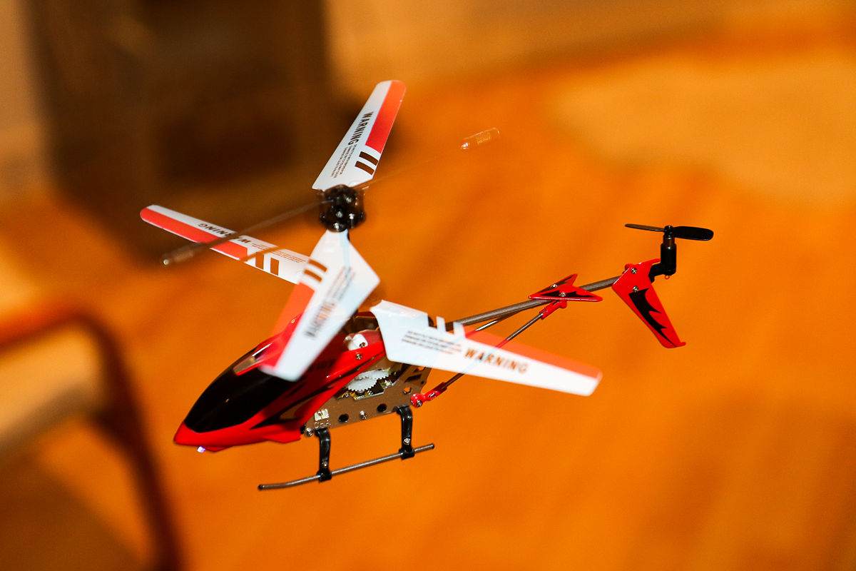 هلیکوپتر اسباب بازی بنزینی؛ مناسب کودکان 3 رنگ سبز زرد آبی