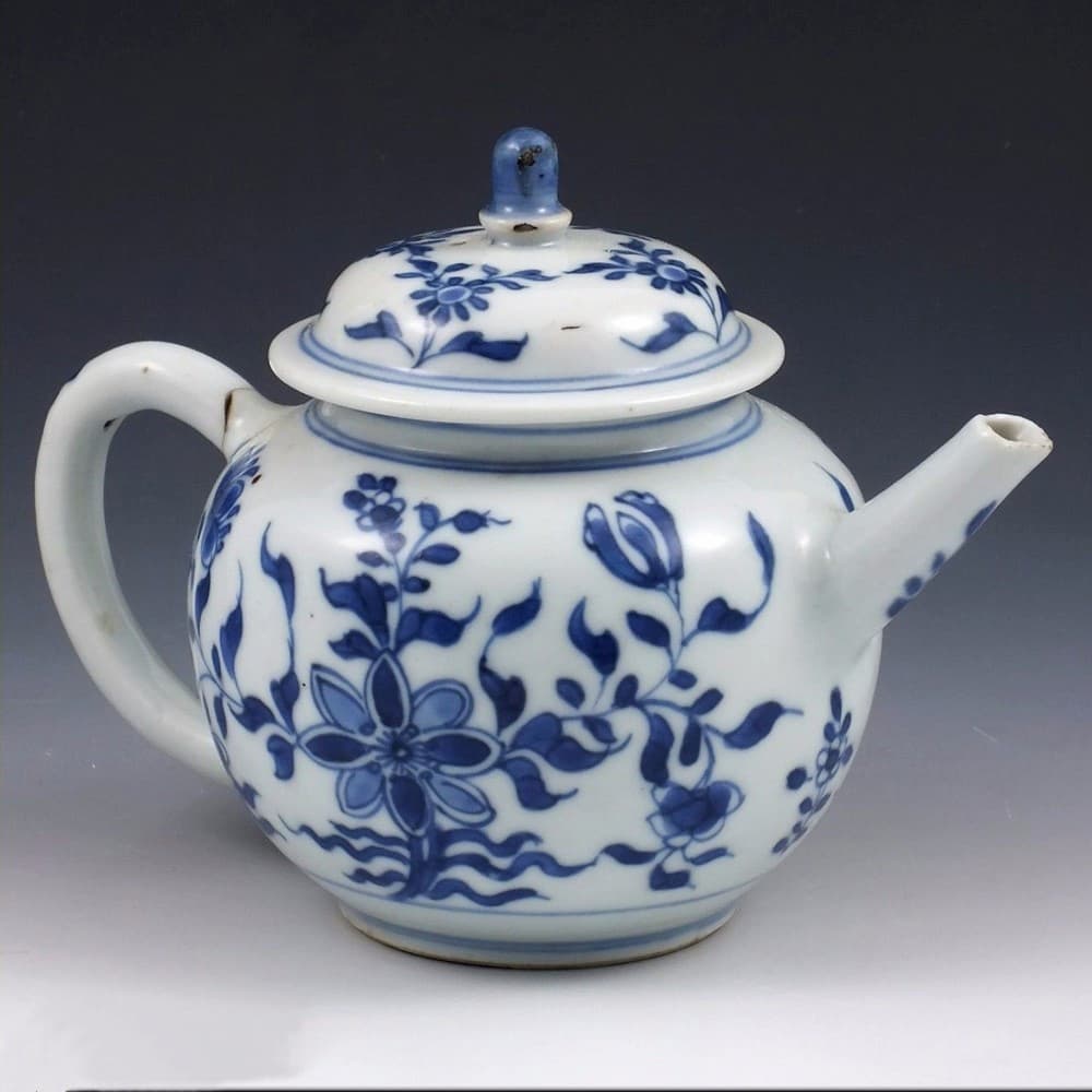 قوری چینی قدیمی؛ عدم تغییر رنگ طعم چای بسیار مقاوم