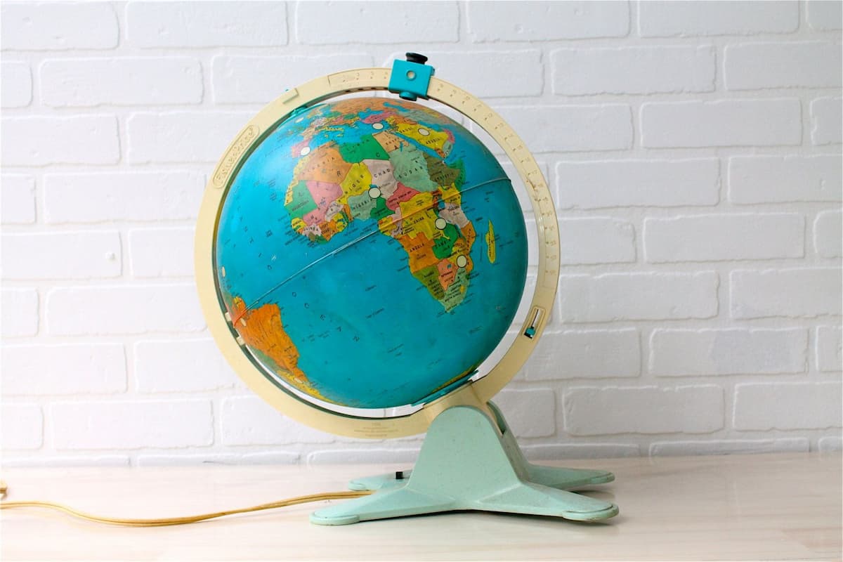 کره زمین اسباب بازی؛ کروی شکل سبب تقویت ذهن افزایش اطلاعات عمومی